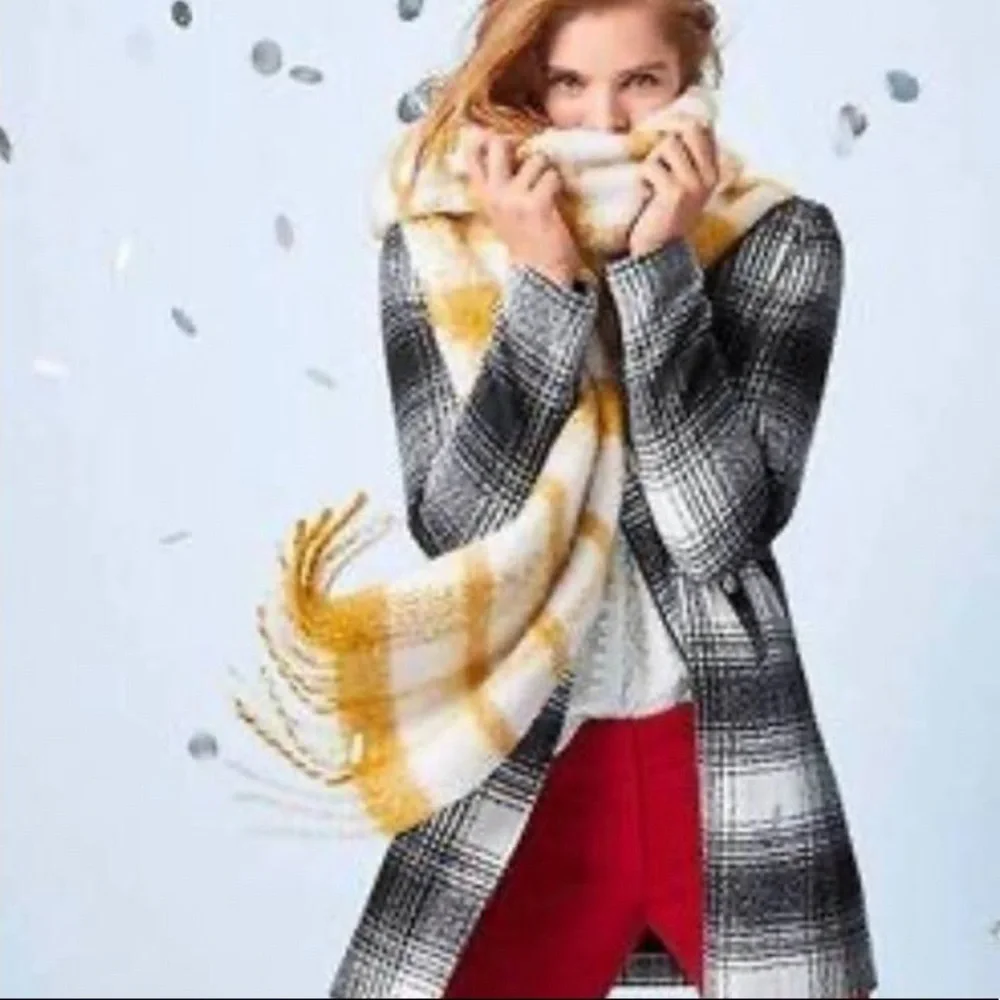 LOFT Women's NWT Plaid Boucle‎ Blanket Scarf